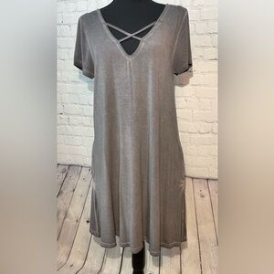 Umgee criss-cross T-shirt dress size small gray